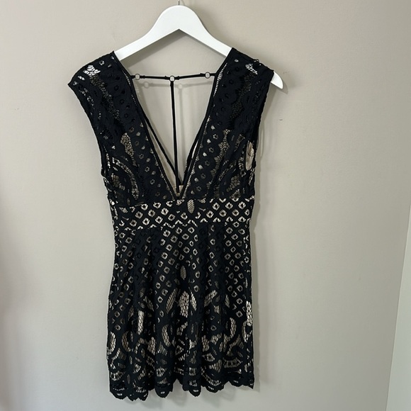 Free People One Million Lovers Black Lace Deep V Neck Mini Dress Size 2 - Picture 7 of 15